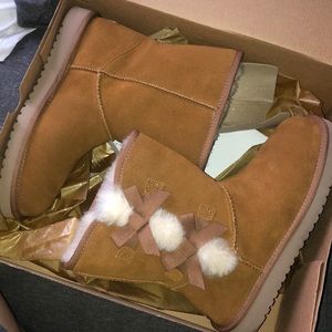 Boots by Ugg, size 8, never worn